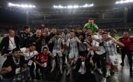 Beşiktaş’ta 4 yıldız futbolcu ile yollar ayrıldı! Yola devam edilmiyor